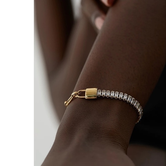 New Unique Gold Cubic Zirconia Padlock Bracelet - Picture 5 of 14